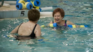 piscina este recomandat tuturor și întotdeauna